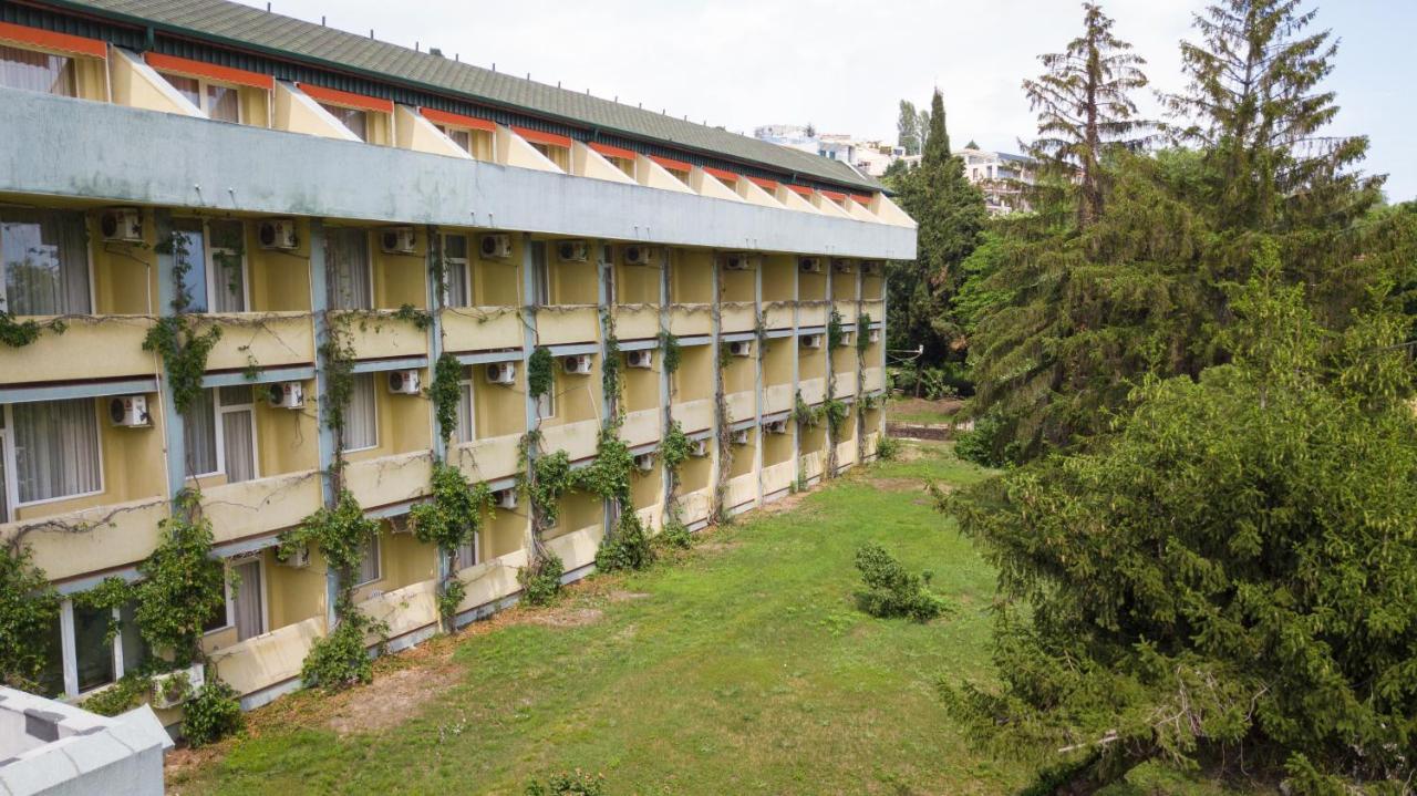 Park Hotel Persey Warna Exterior foto