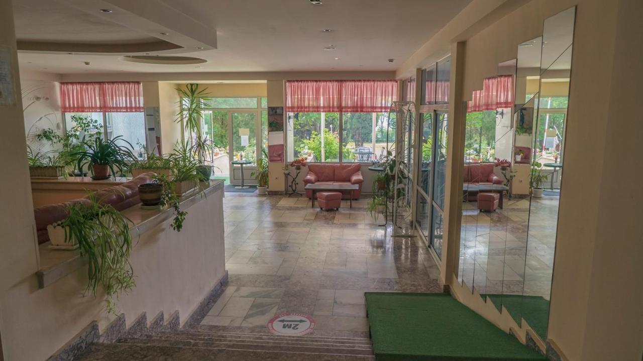 Park Hotel Persey Warna Exterior foto