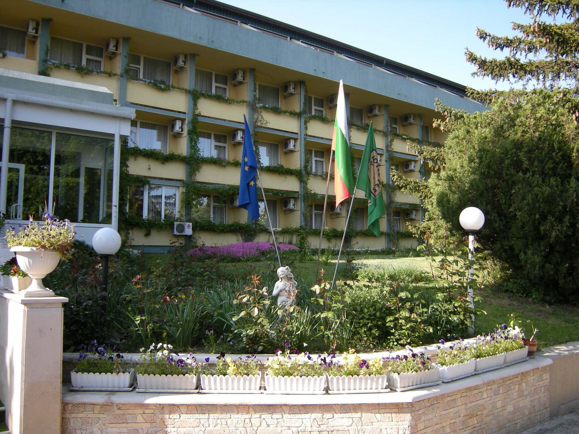 Park Hotel Persey Warna Exterior foto